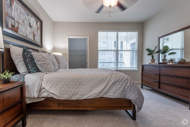 2 BR, 2 BA - 1060 SF