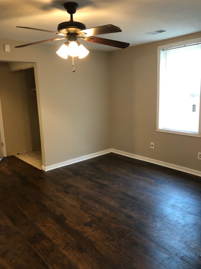 Photo - 1703 Cockrill St