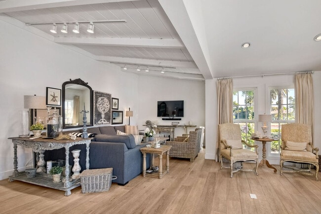 Building Photo - 190 Walnut Ave Unit ID1248701P Rental