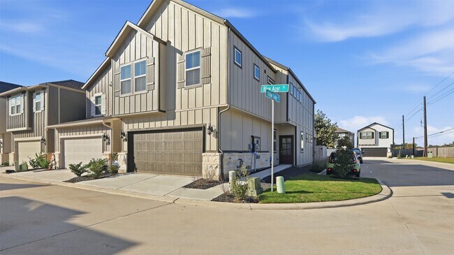 Photo - 1525 Blue Acer Dr