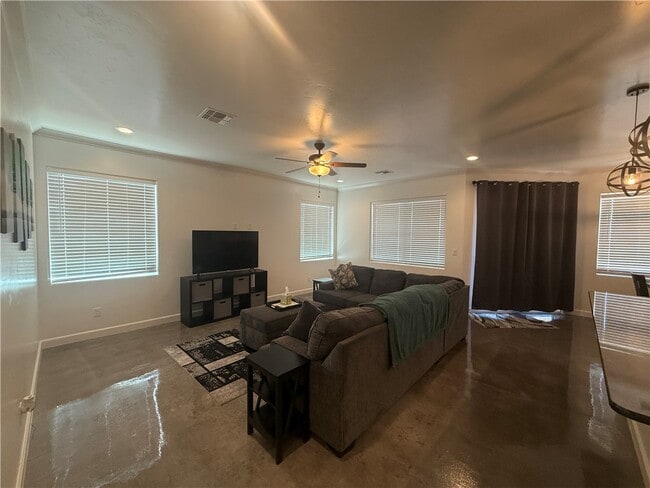 Photo - 3561 N Burbank St