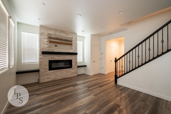 Photo - Fresno SouthEast Home, Gated Community, Clovis Unified School District, 3BR/2.5BA - Lots of Ameni...