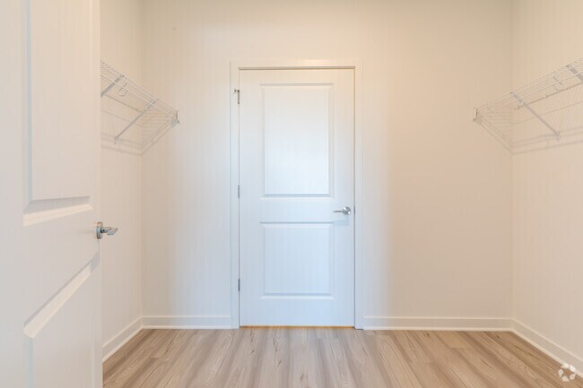 2BR, 2BA - Closet