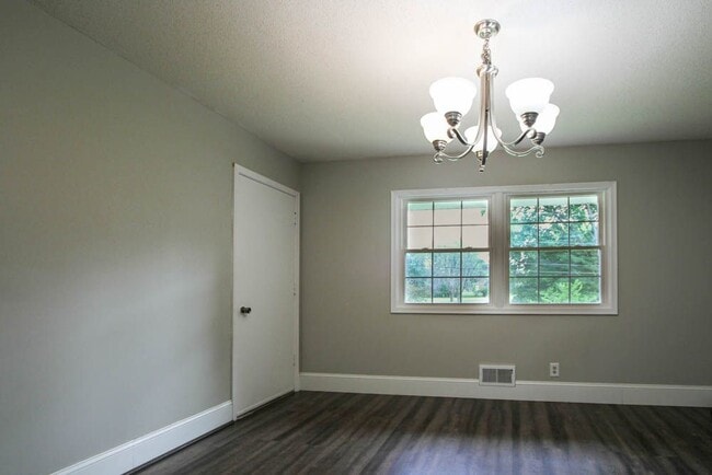 Photo - 8613 Zenith Rd