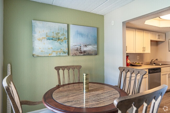 1BR, 1BA - 623SF - Dining Room