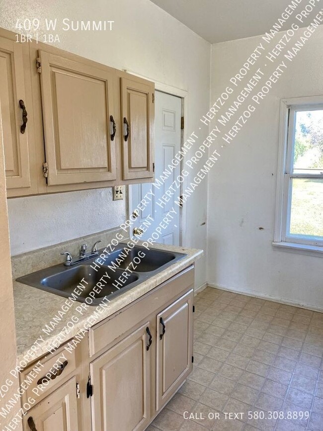 Photo - 409 W Summit-