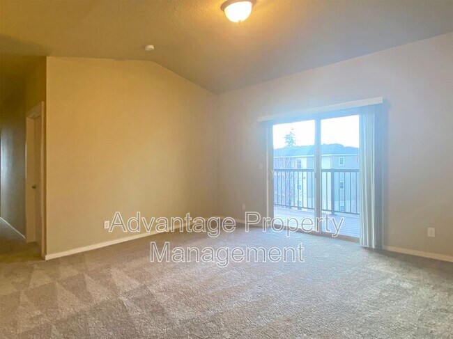Photo - 515 Catron St N