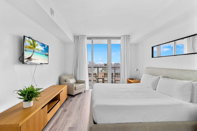 Building Photo - 2602 E Hallandale Beach Blvd Unit ID1227511P