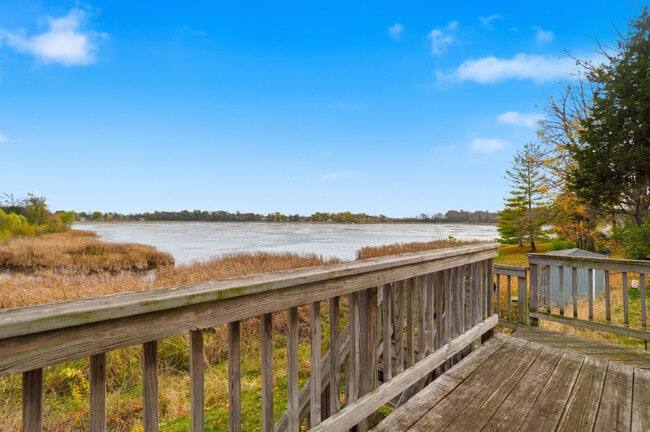 Photo - W6705 N Lakeshore Cir