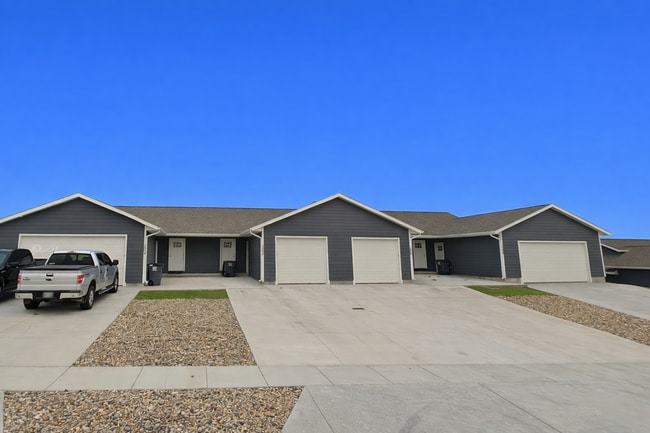 Building Photo - 3 bedroom 2 bathroom townhome with 1 car garage