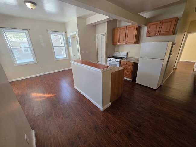 Building Photo - 2 Bedroom Apartment - Loch Sheldrake Unit 6