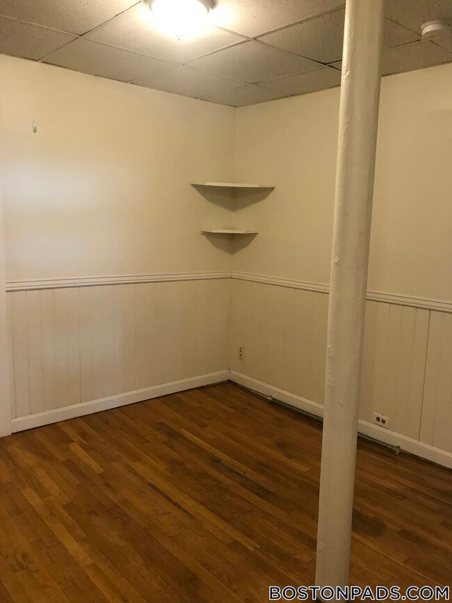 533 Newbury St Unit B