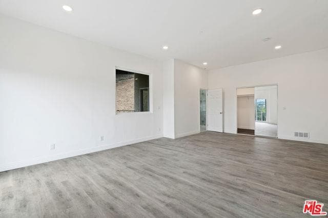Building Photo - 5310 Medina Rd Rental