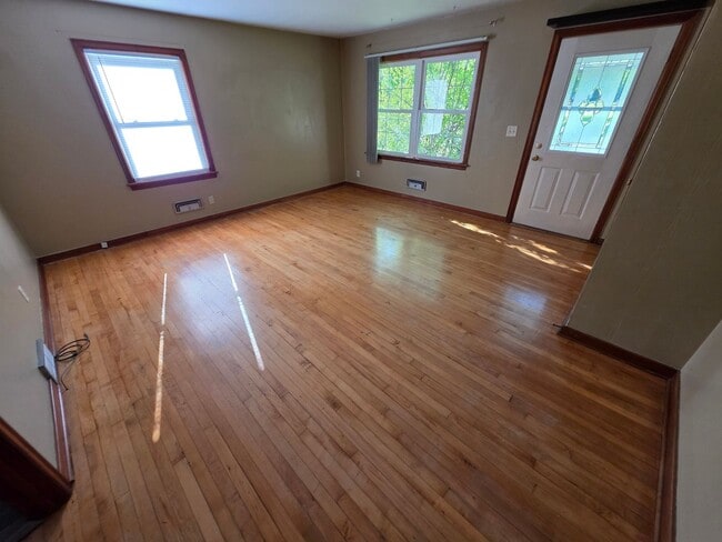 Photo - 513 Putnam Dr