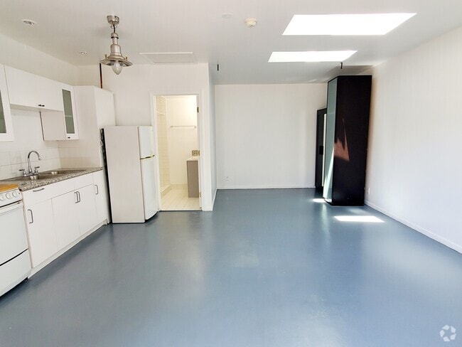 Building Photo - 6713 Murietta Ave Unit Studio Rental