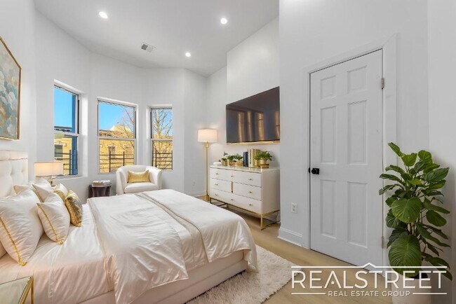 Photo - Newly Renovated Spacious 4 Bed 2 Bath in Bed Stuy!