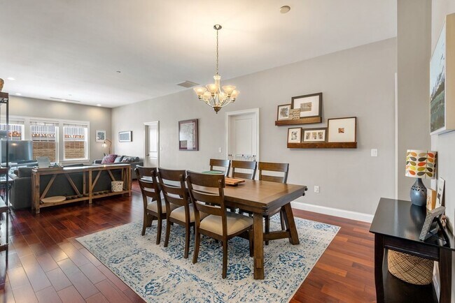 Photo - 655 E 2nd St Unidad 104