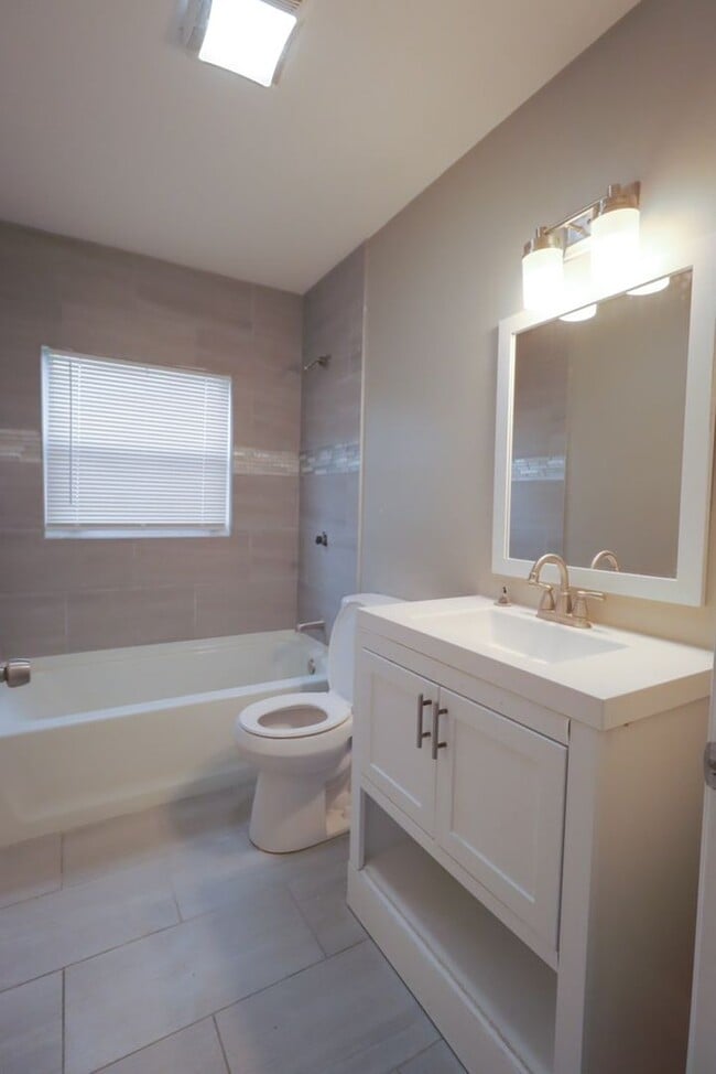 Photo - 4089 Polk St