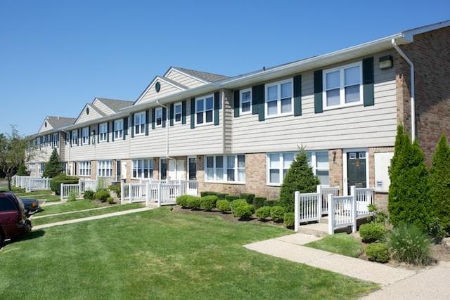 Building Photo - 1355 Roanoke Ave Unit 6C Rental
