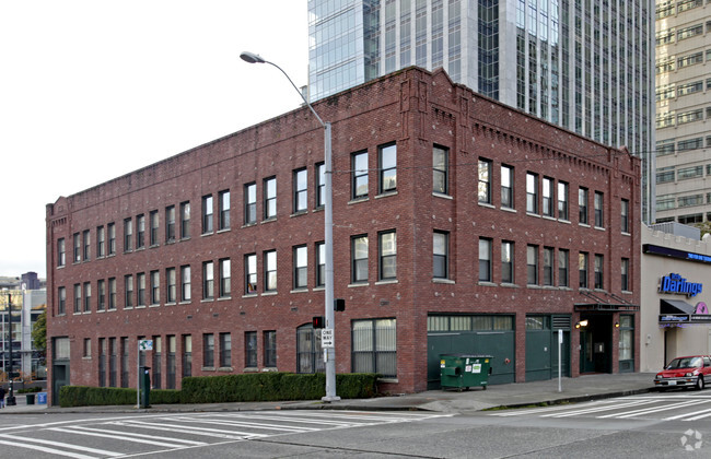 Building Photo - Larned Rental