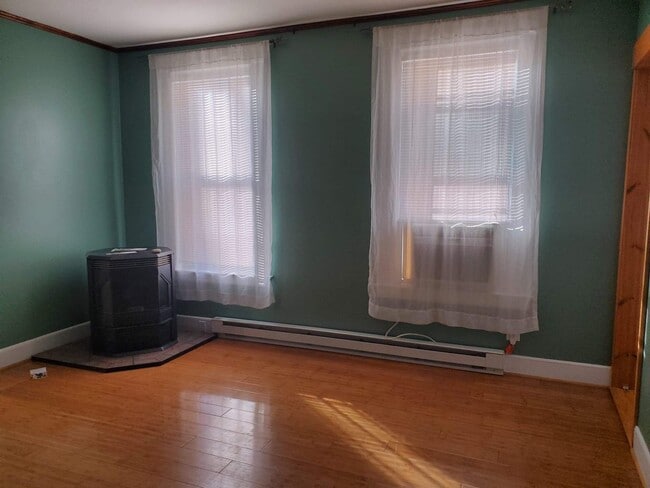 Living area - 59 Taylor St Unit 1st floor