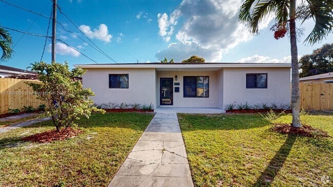 Building Photo - 830 NE 171 St Rental