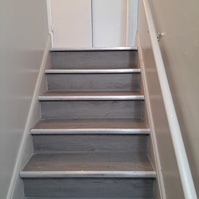 Stairway - 23756 Banbury Cir Unit 12