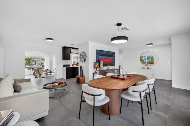 Building Photo - 2720 NE 59th St