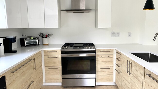 Photo - 411 10th Ave