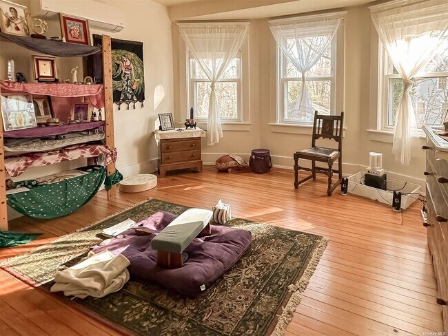 Photo - 115 Randall Ave