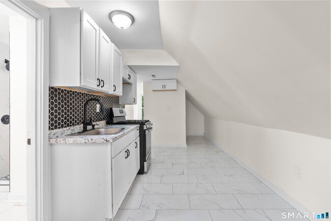 693 Dixwell Ave Unit 3rd Flr