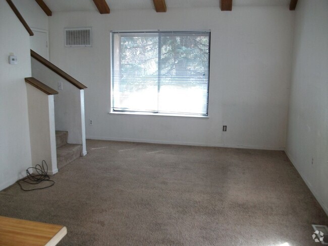 Building Photo - 2 Bedroom, 2 bath located at The Meadows i... Unit 8 Rental