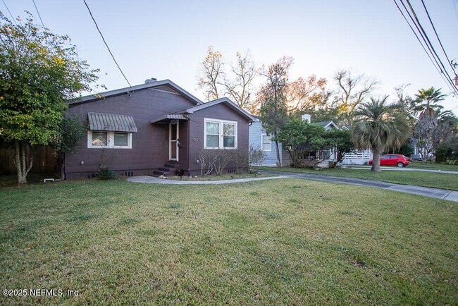 Photo - 3620 Myra St