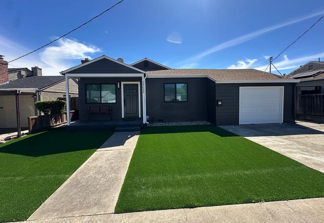 Building Photo - Beautiful Hayward 3/1! Please read entire ad for viewings