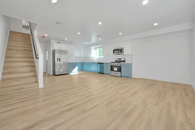 Photo - 5850 Vineland Ave Unit #1