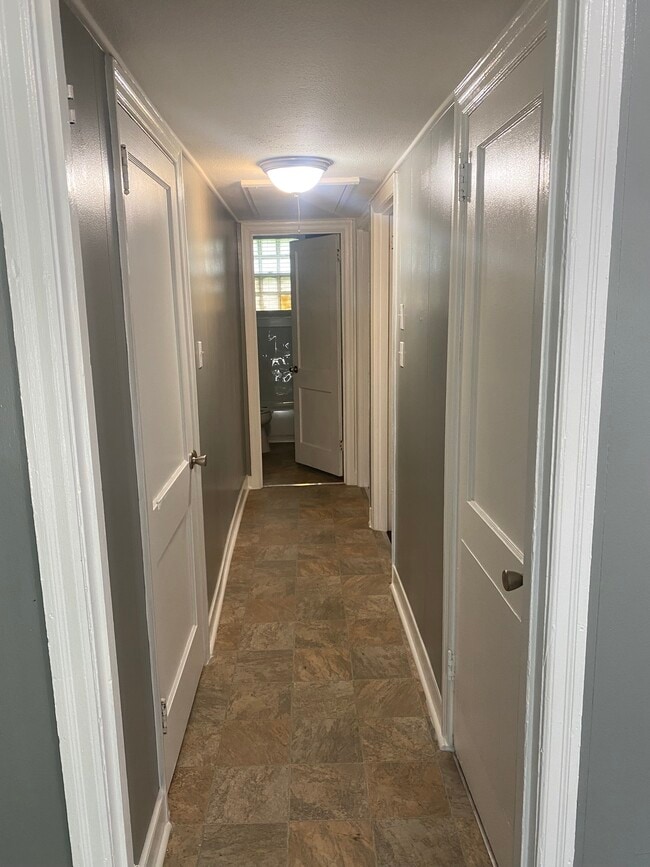 Photo - 2828 Little St