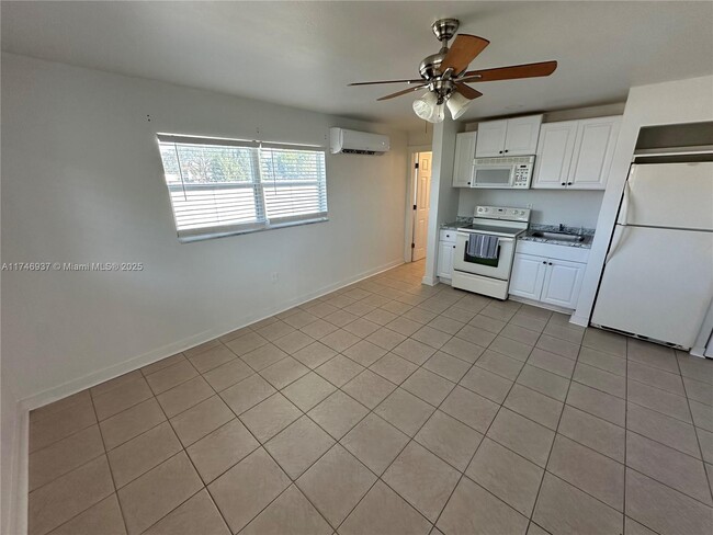 Building Photo - 318 Tarpon Dr Unit 1 Rental