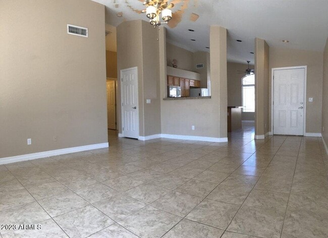 Photo - 623 W Greentree Dr