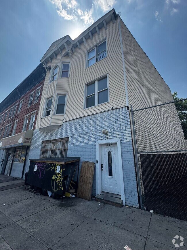 Building Photo - 565 Ocean Ave Unit 2 Rental