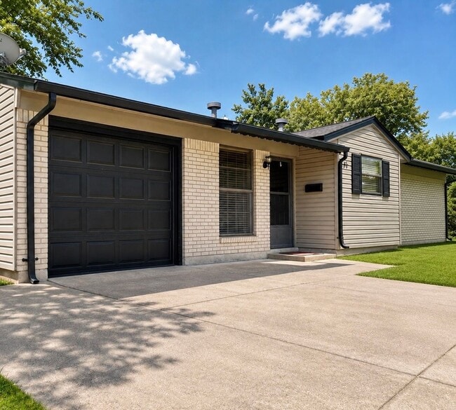 Building Photo - Cozy Home located in the heart of Burleson
