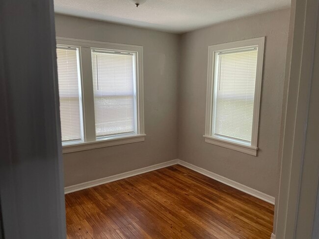 Photo - 873 10th Ave S