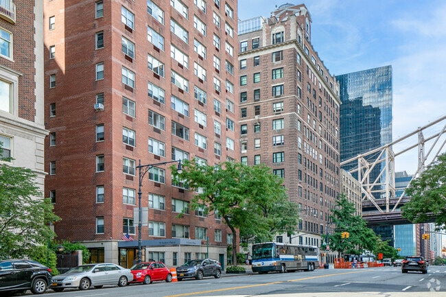 Photo - 16 Sutton Place