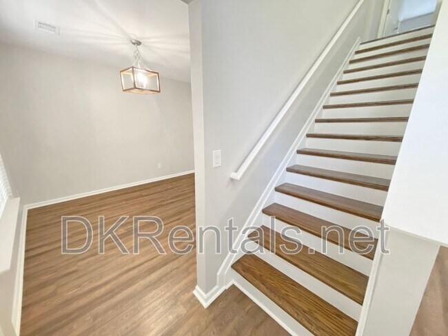 Photo - 1232 Gates Cir SE