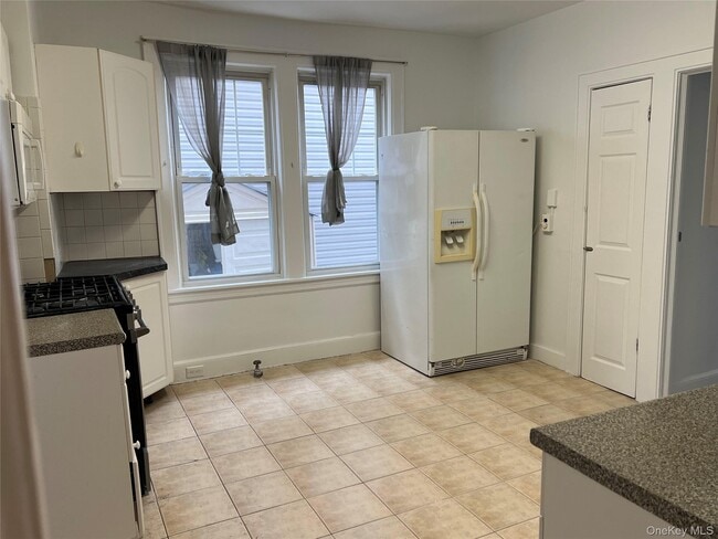 Photo - 5-14 College Pl