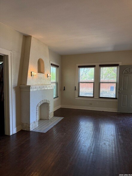 Photo - 630 W Gramercy Pl