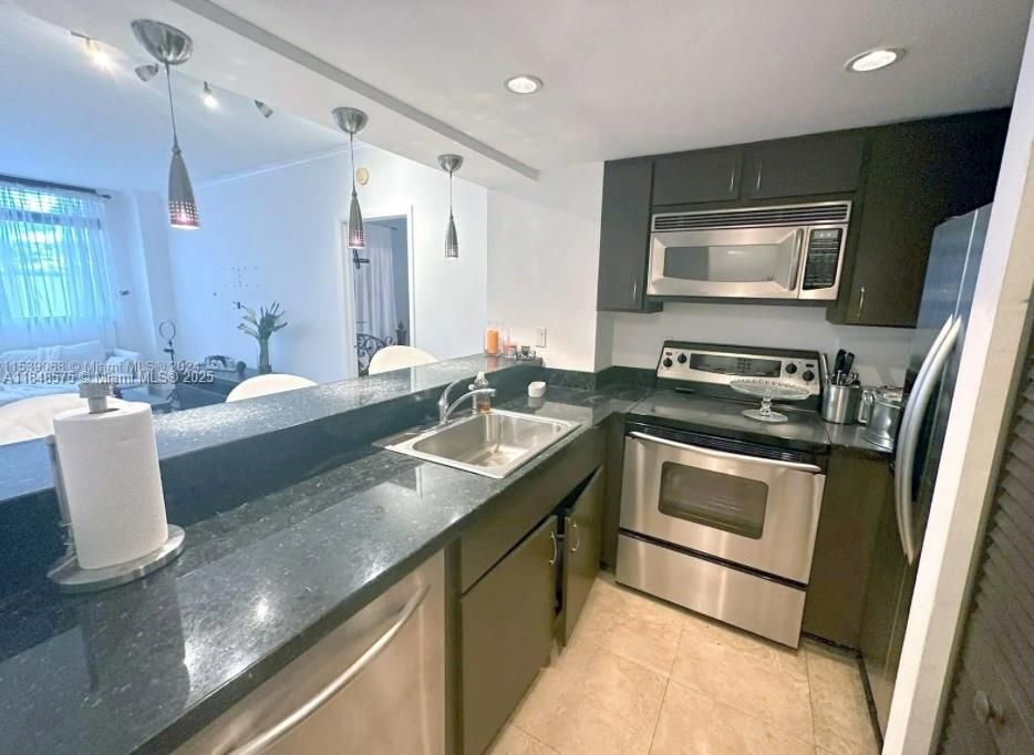 Photo - 540 Brickell Key Dr