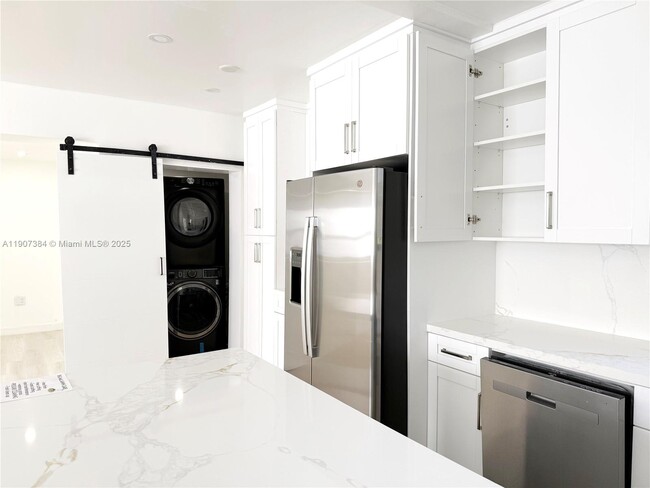 Photo - 631 NE 171 St