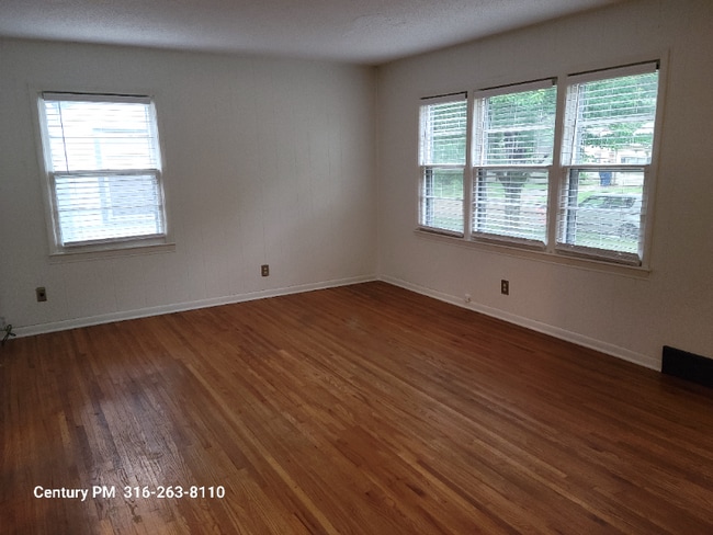 Photo - 5941 E Bellaire Ave