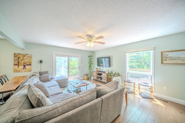 Photo - 332 Flower Dr