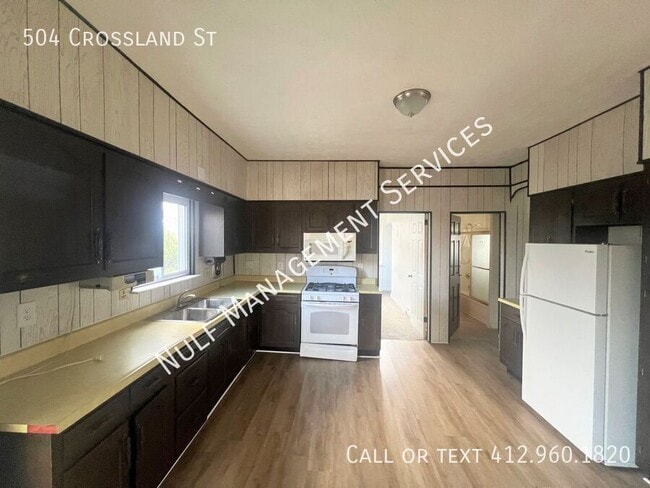 Photo - 504 Crossland St